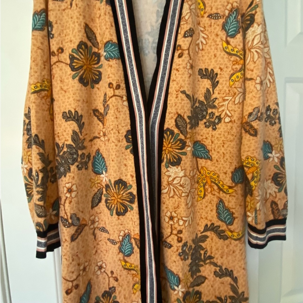 Long open front cardigan, stylish floral design with silver accent.